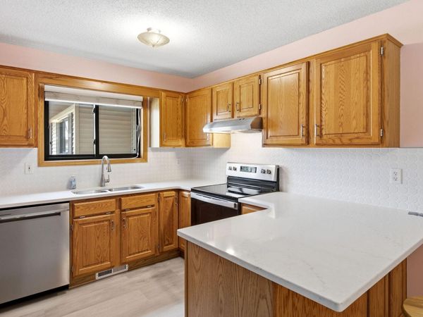 5305 Orleans Lane N, Unit 6, Plymouth, MN 55442