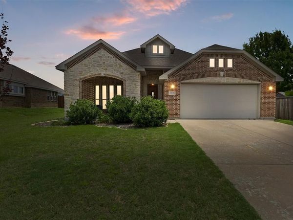 204 Briarstone Drive, Alvarado, TX 76009