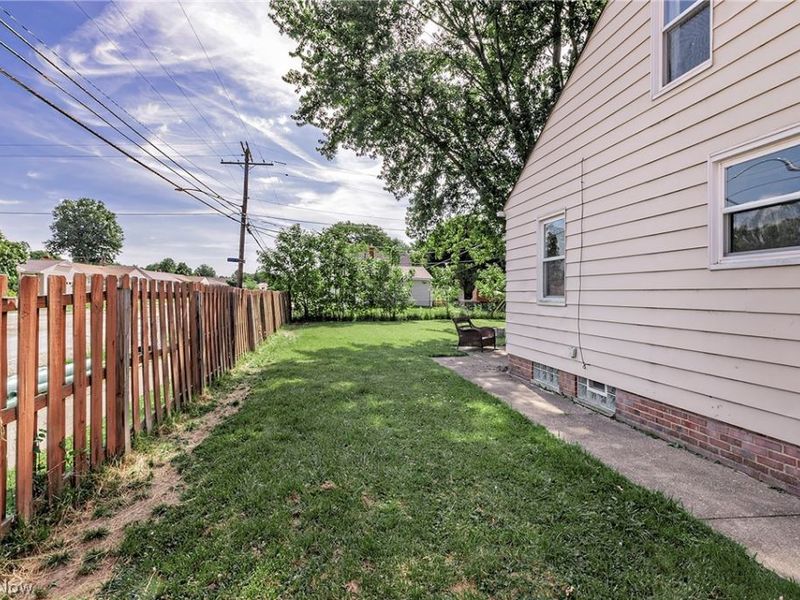 1649 Gilbert Drive, Mayfield Heights, OH 44124 Photo 30