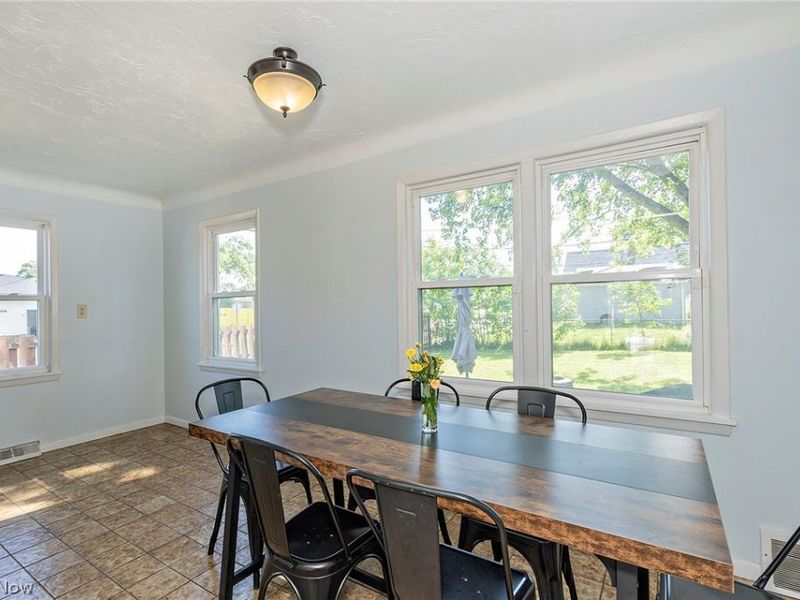 1649 Gilbert Drive, Mayfield Heights, OH 44124 Photo 6
