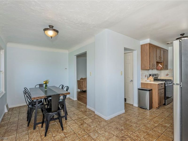 1649 Gilbert Drive, Mayfield Heights, OH 44124 Photo 7