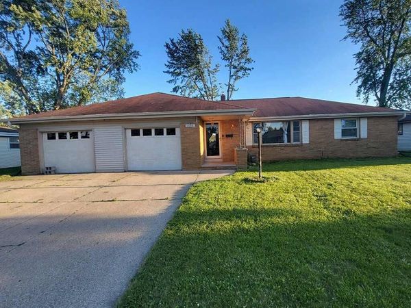 1688 LILAC LANE, Green Bay, WI 54302