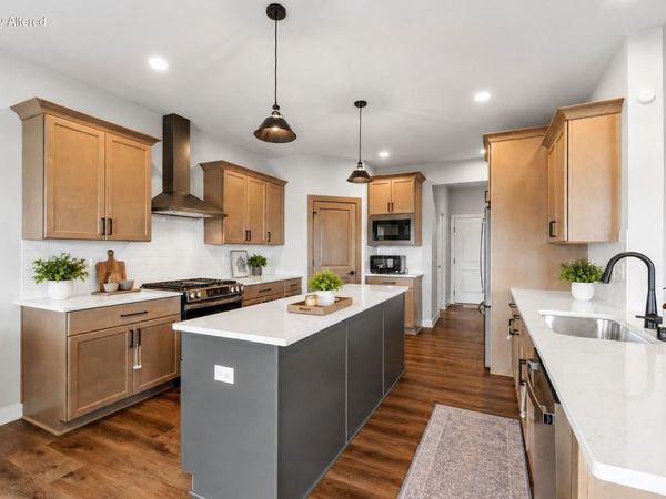 3246 Blue Star Cir, Caledonia, WI 53406