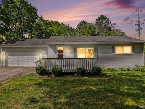 9315 Hillcrest Road , Springfield Twp, MI 48348