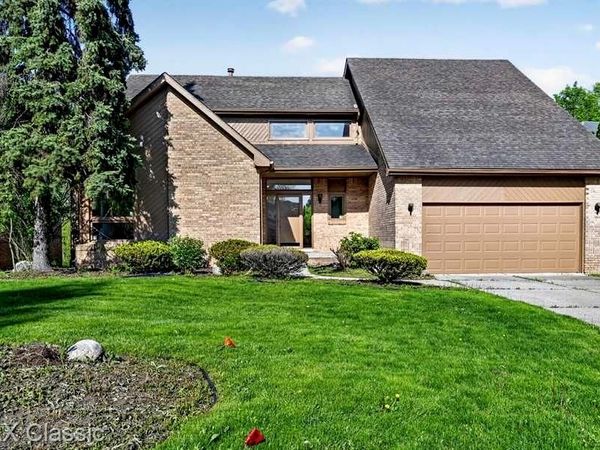 30779 Country Ridge Circle, Farmington Hills, MI 48331