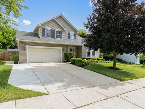4716 Oregon Trail , McHenry, IL 60050