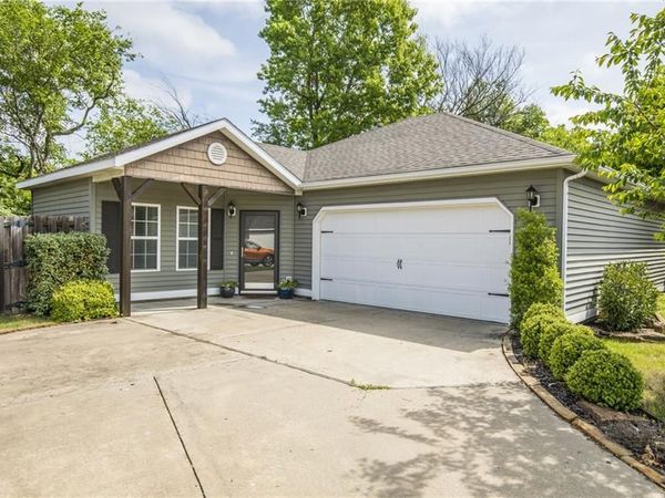 4428 W Bungalow Drive, Fayetteville, AR 72704