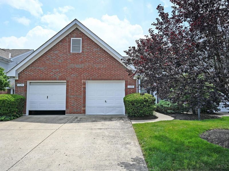 1109 Wittshire Lane, Anderson Twp, OH 45255 Photo 2