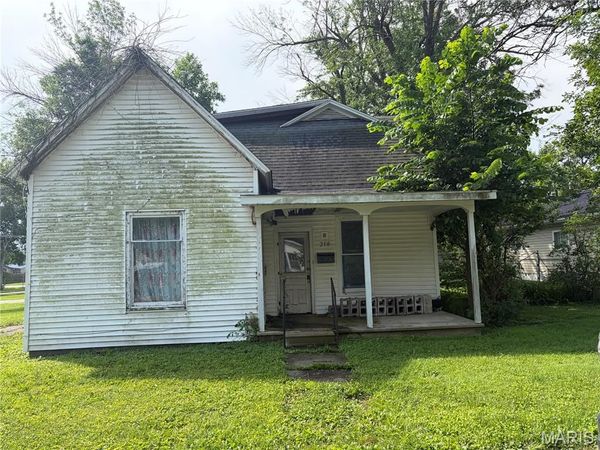 210 E McPike Street, Vandalia, MO 63382
