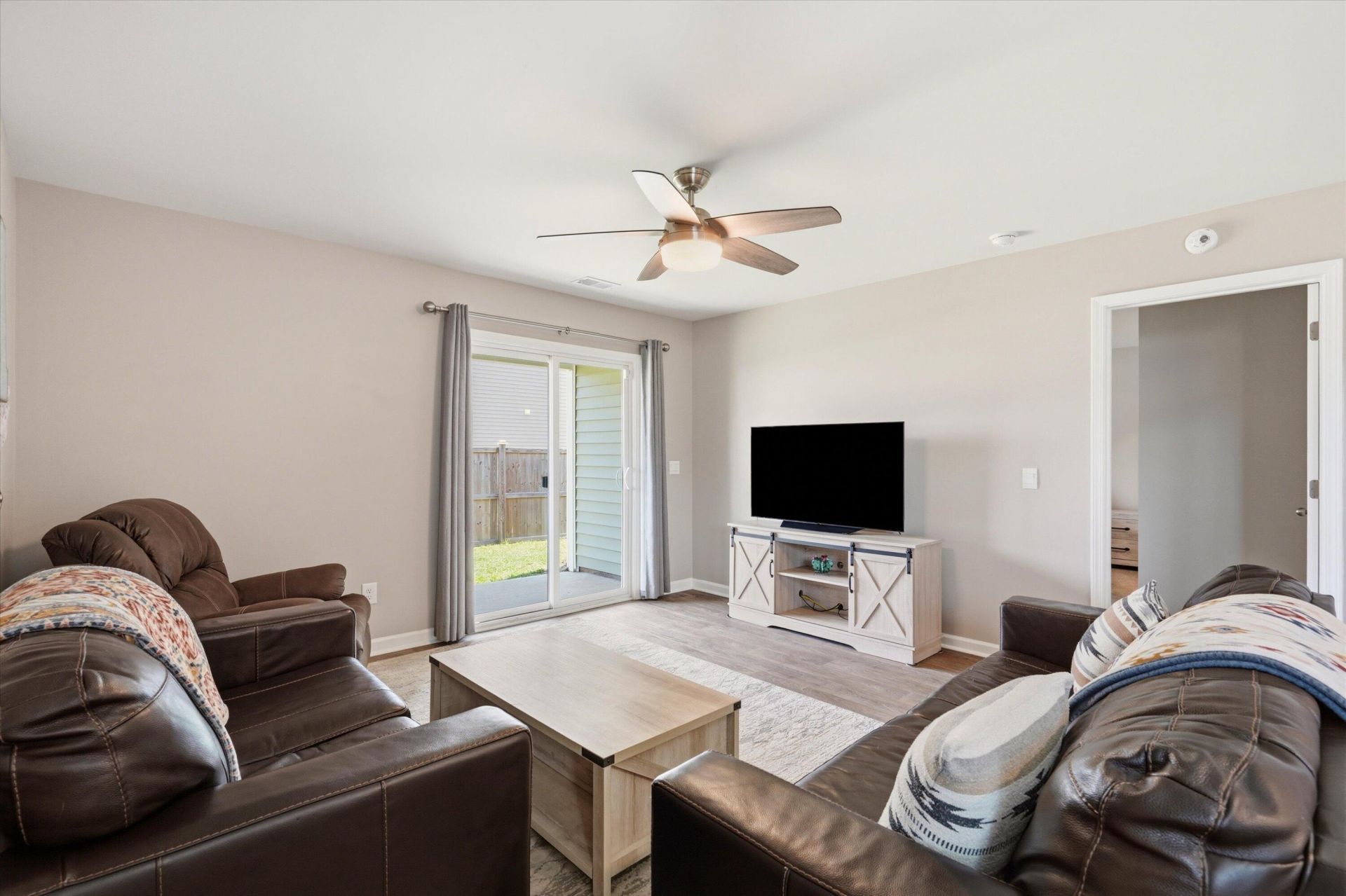 428 White Scallop Way Photo 10