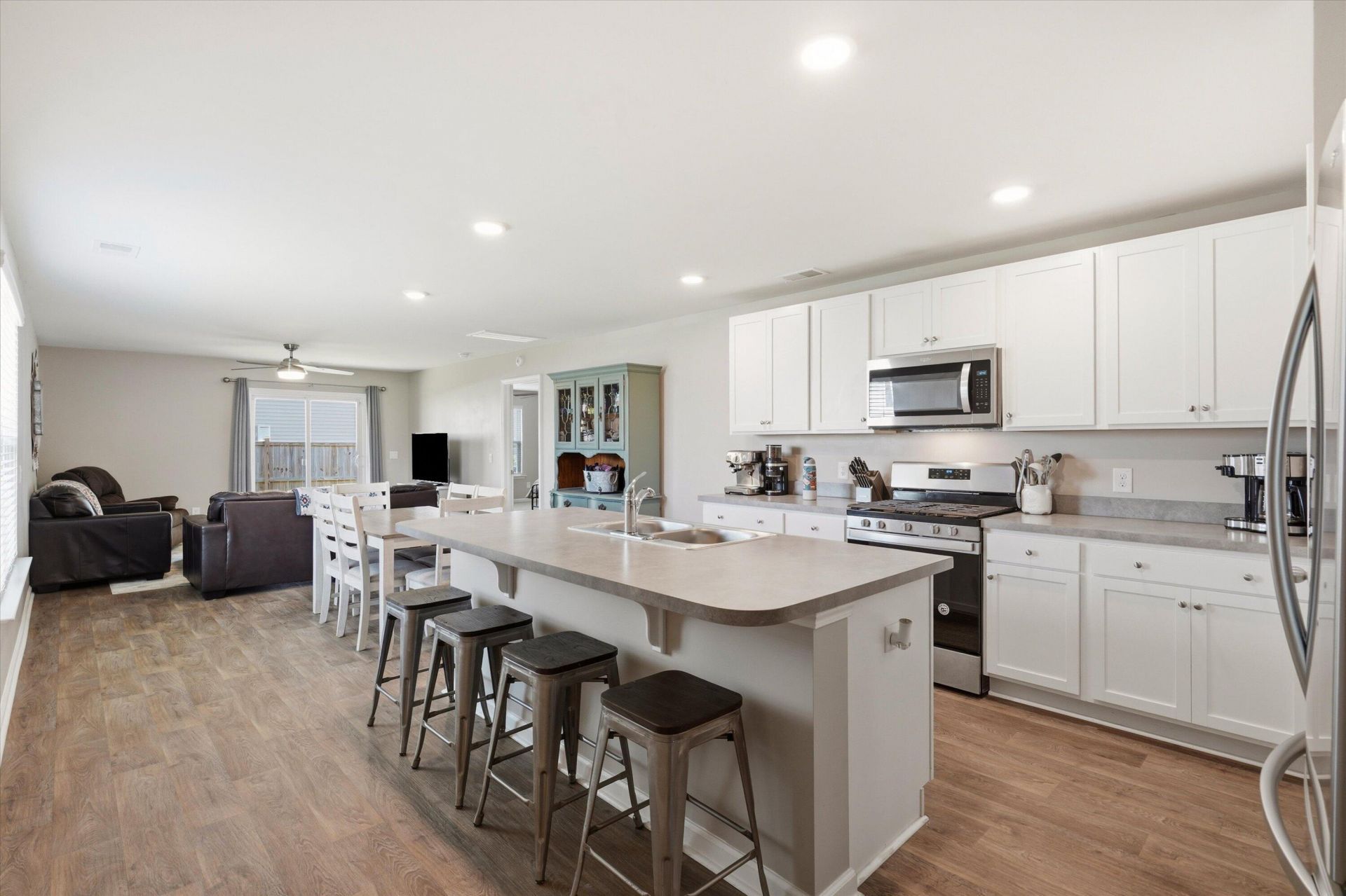 428 White Scallop Way Photo 5