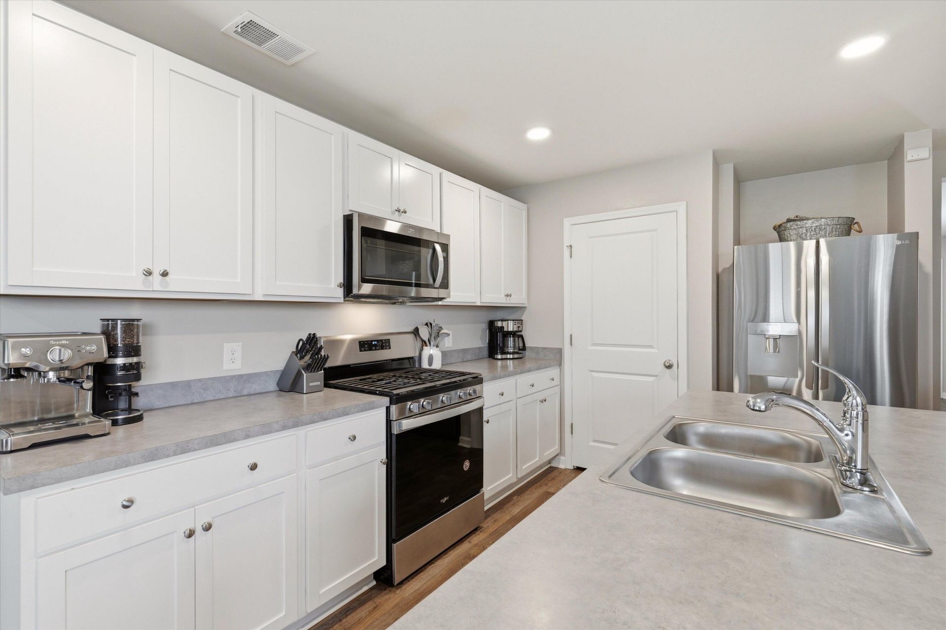 428 White Scallop Way Photo 7
