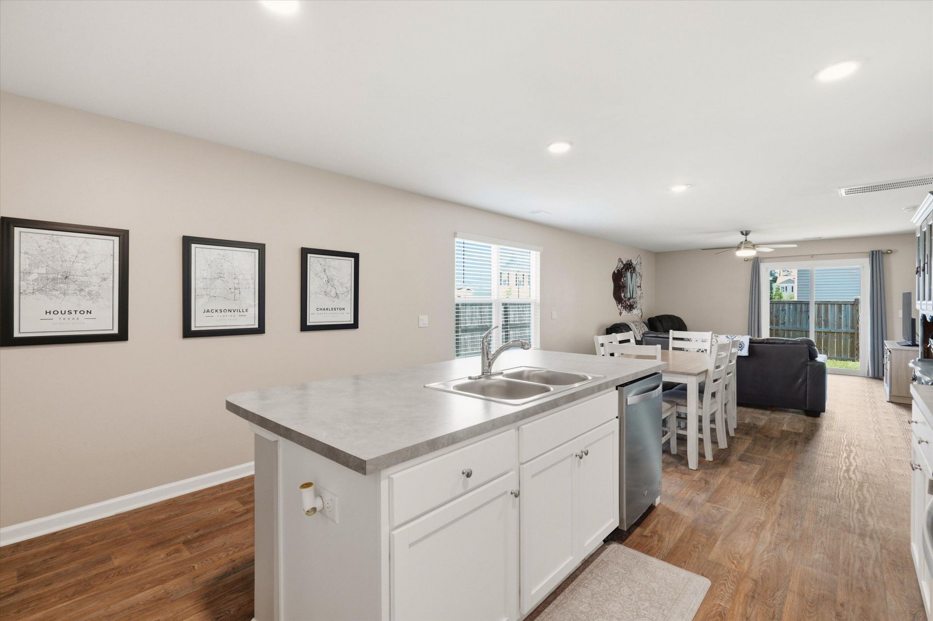 428 White Scallop Way Photo 8