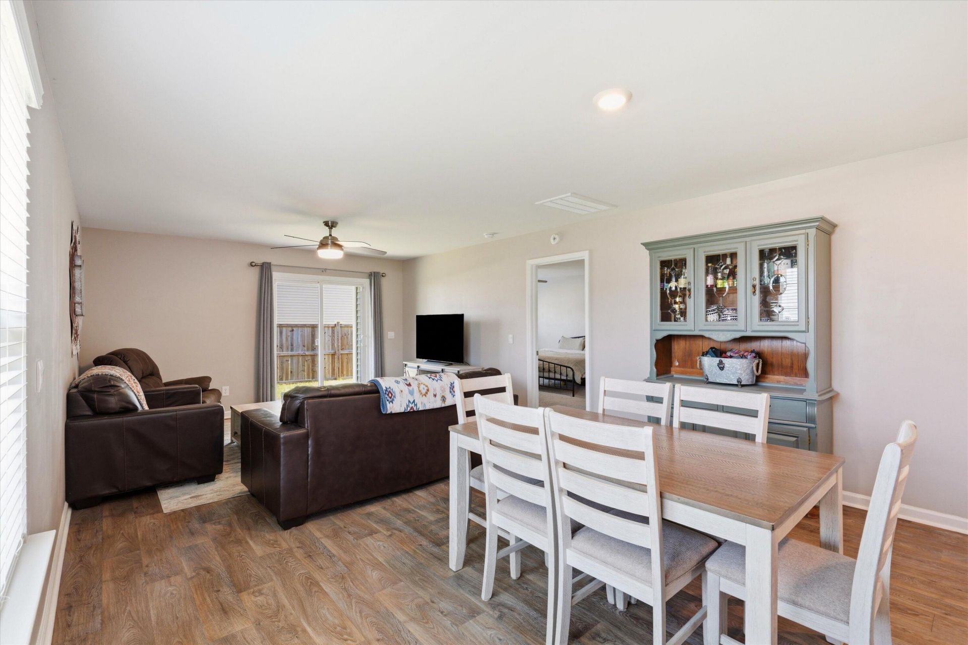 428 White Scallop Way Photo 9
