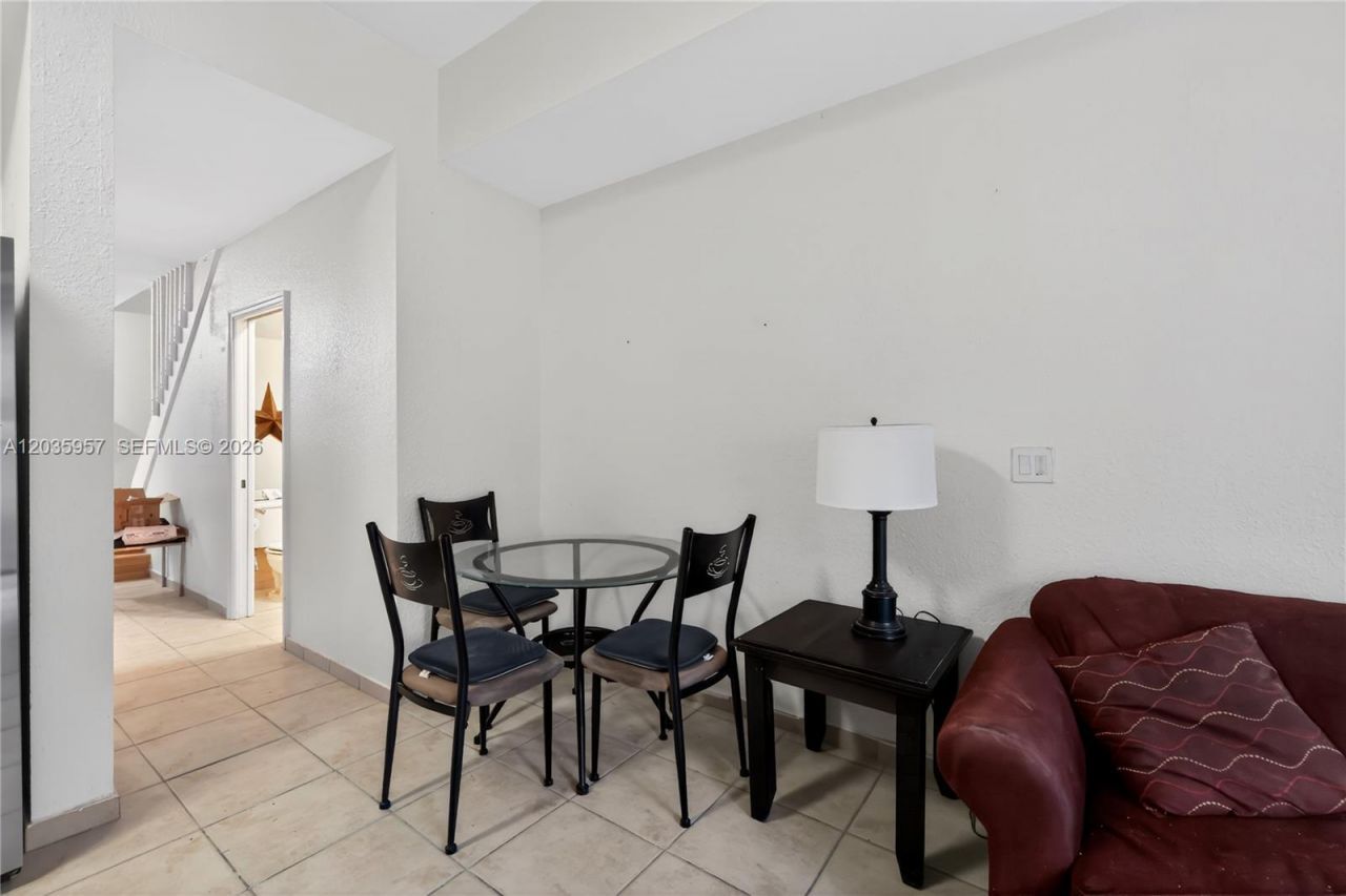 11042 NW 43rd Ter, Doral, FL 33178 Photo