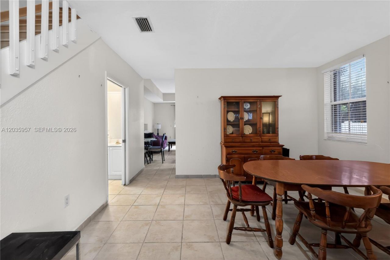 11042 NW 43rd Ter, Doral, FL 33178 Photo