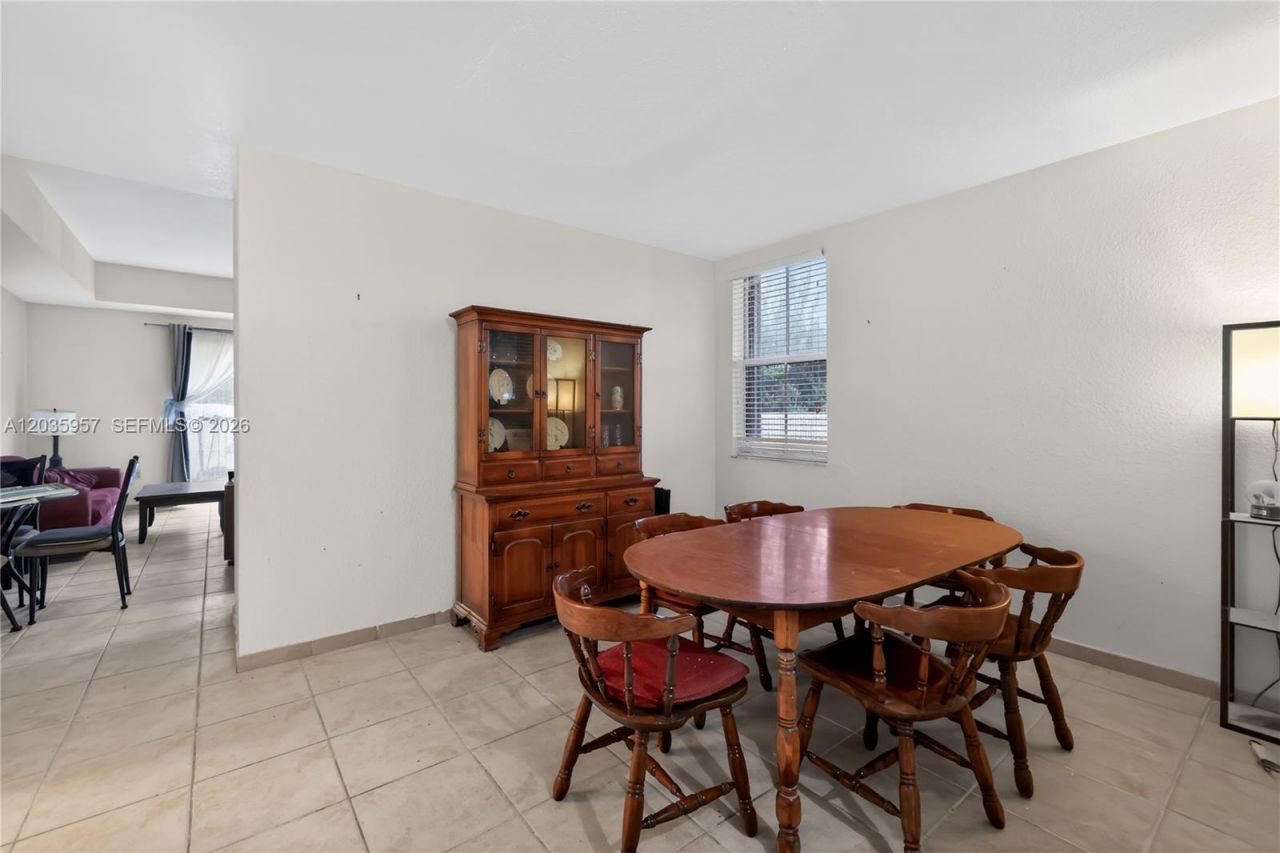 11042 NW 43rd Ter, Doral, FL 33178 Photo