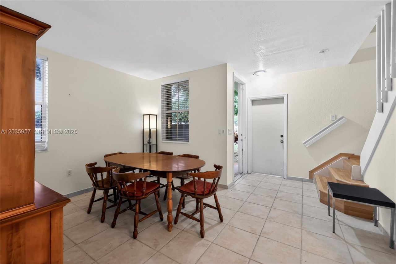 11042 NW 43rd Ter, Doral, FL 33178 Photo