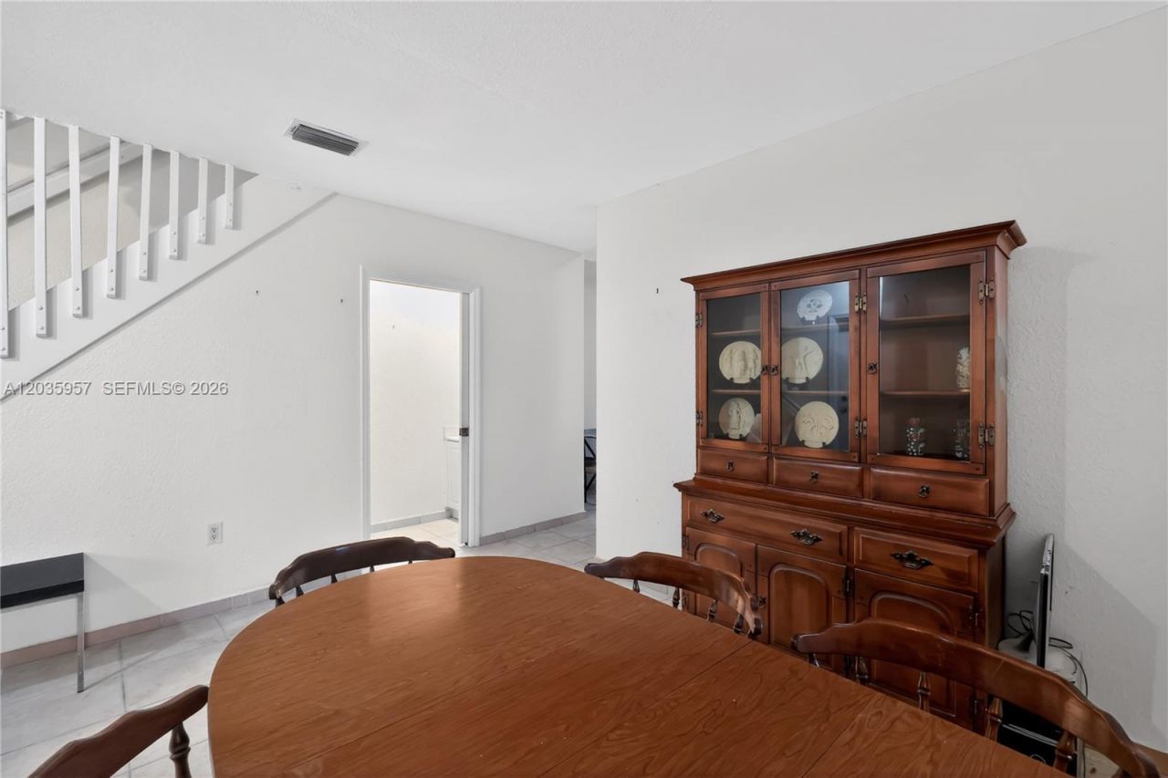 11042 NW 43rd Ter, Doral, FL 33178 Photo