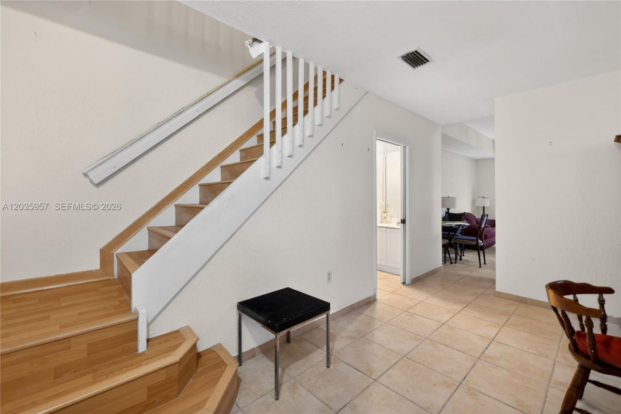 11042 NW 43rd Ter, Doral, FL 33178 Photo