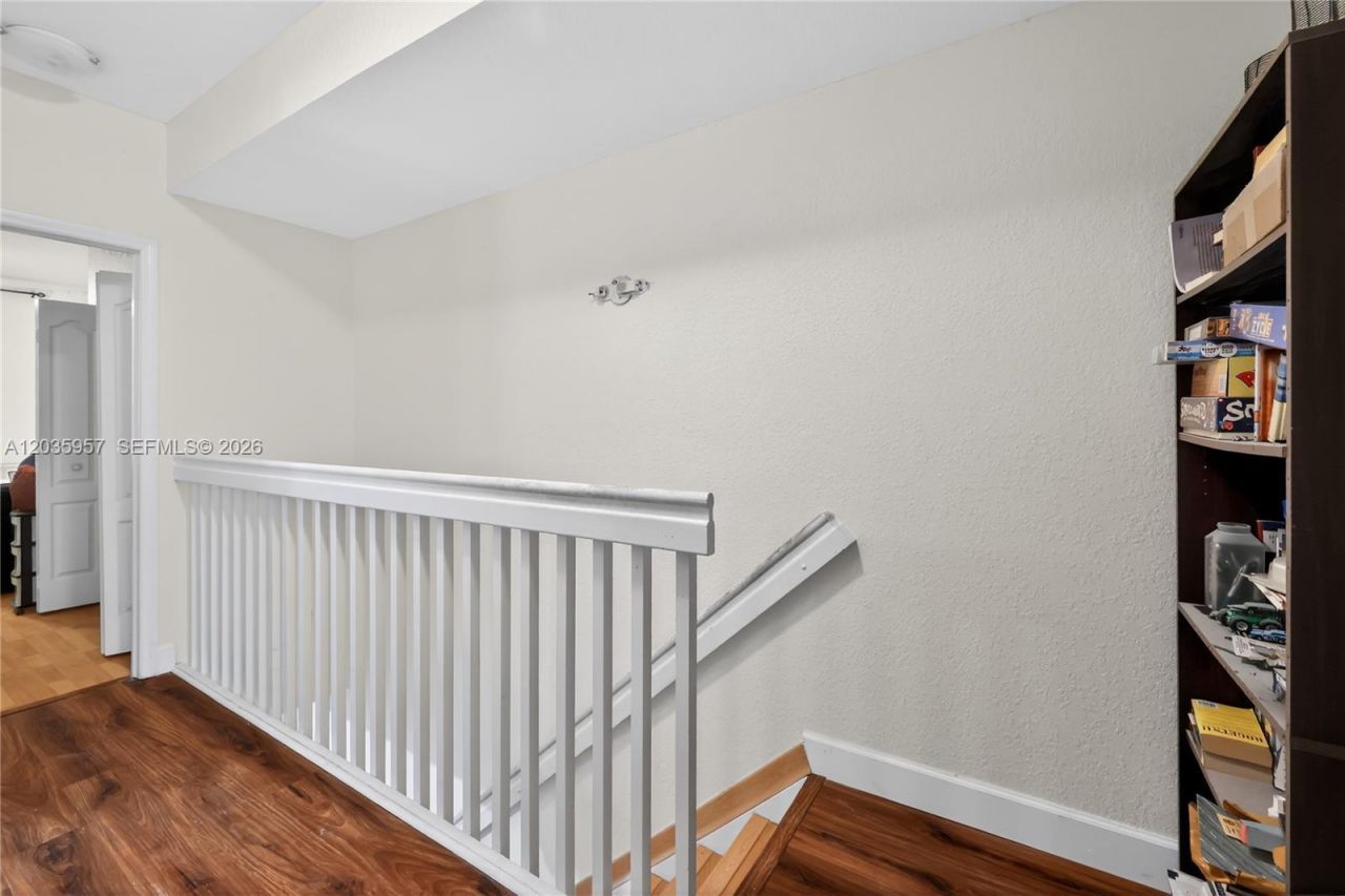 11042 NW 43rd Ter, Doral, FL 33178 Photo