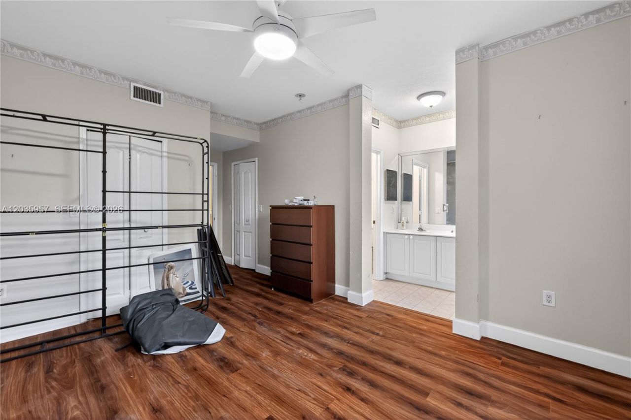 11042 NW 43rd Ter, Doral, FL 33178 Photo