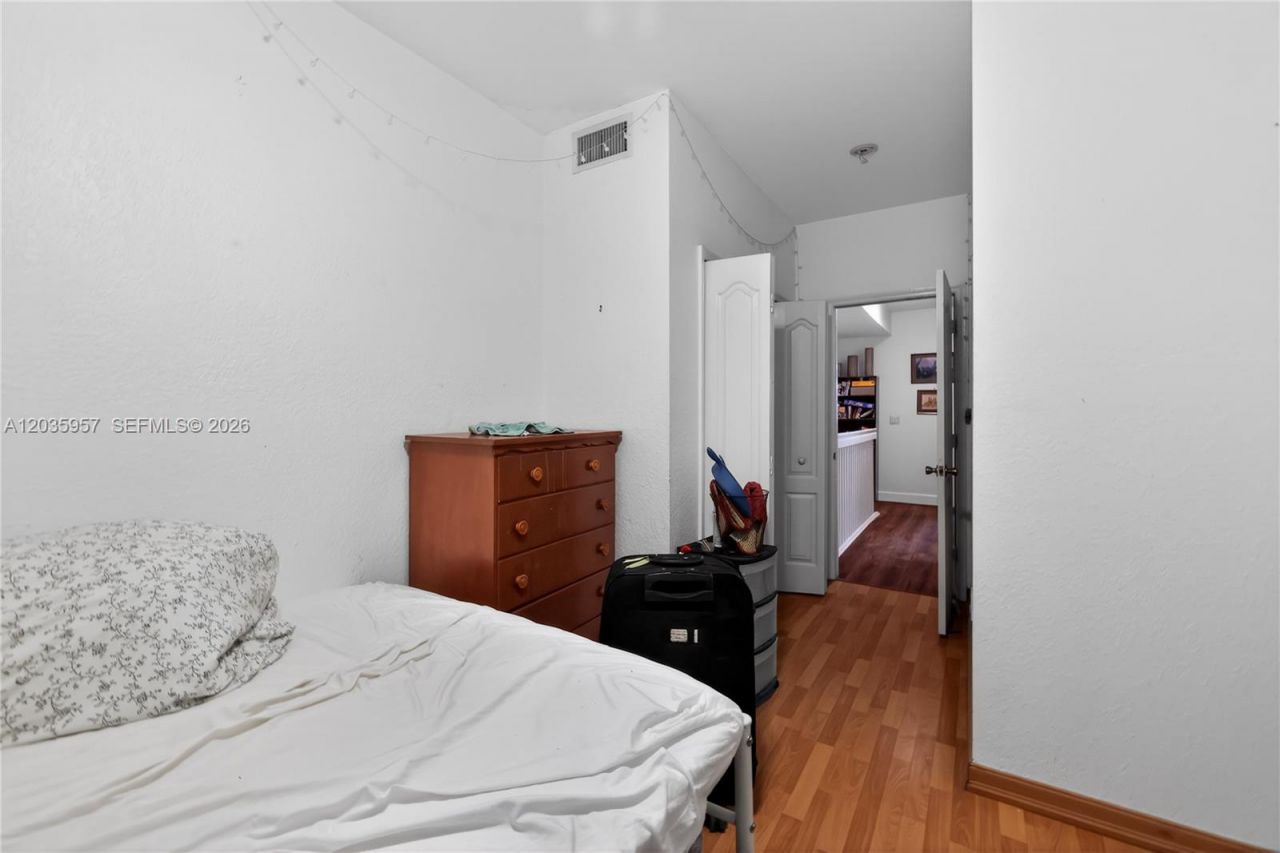 11042 NW 43rd Ter, Doral, FL 33178 Photo