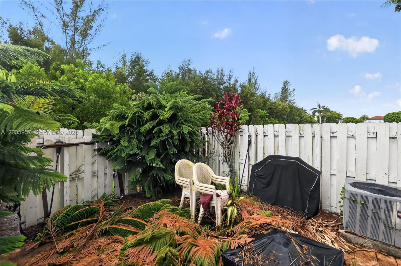 11042 NW 43rd Ter, Doral, FL 33178 Photo
