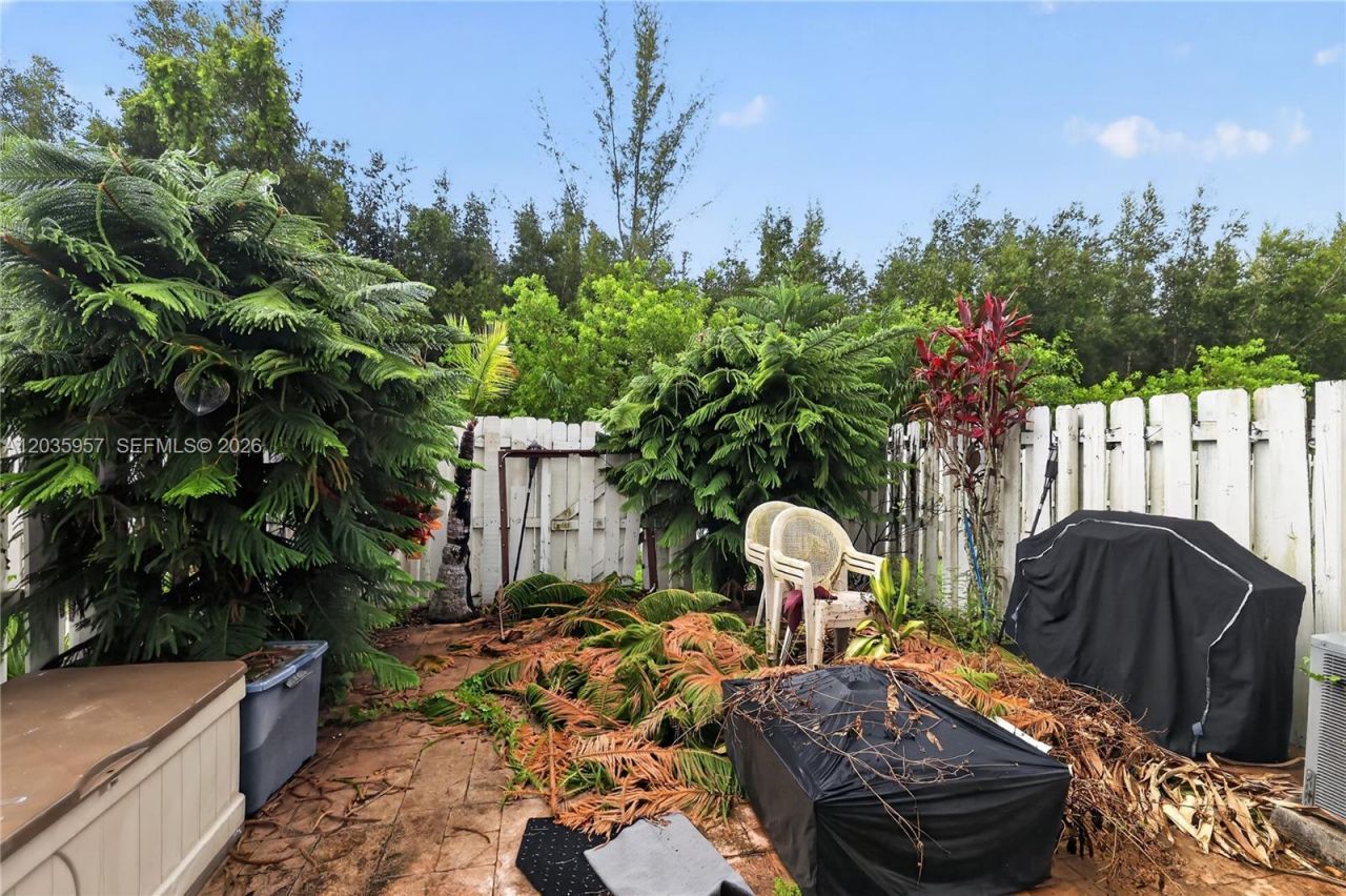 11042 NW 43rd Ter, Doral, FL 33178 Photo