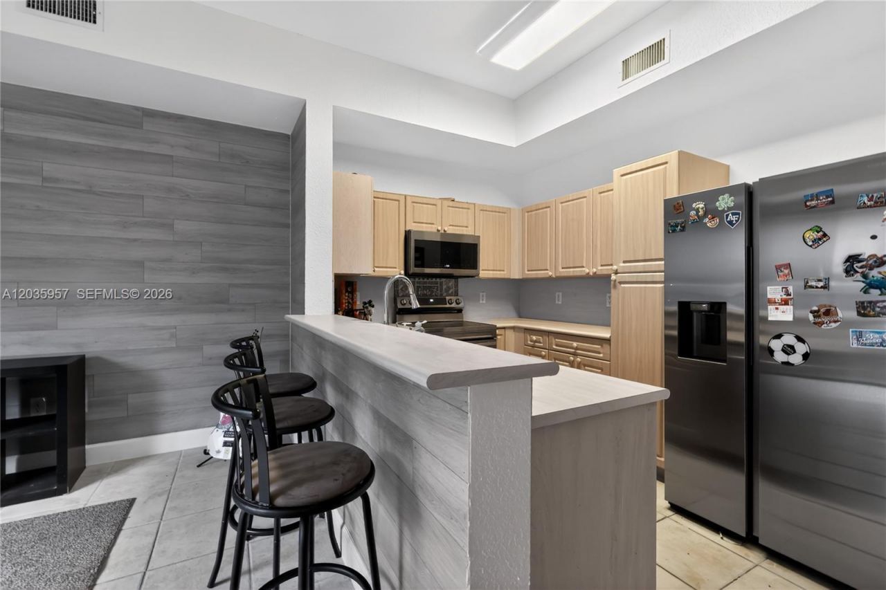 11042 NW 43rd Ter, Doral, FL 33178 Photo