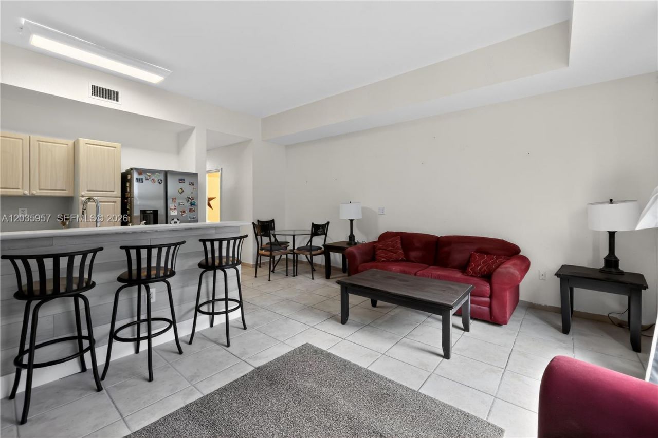 11042 NW 43rd Ter, Doral, FL 33178 Photo