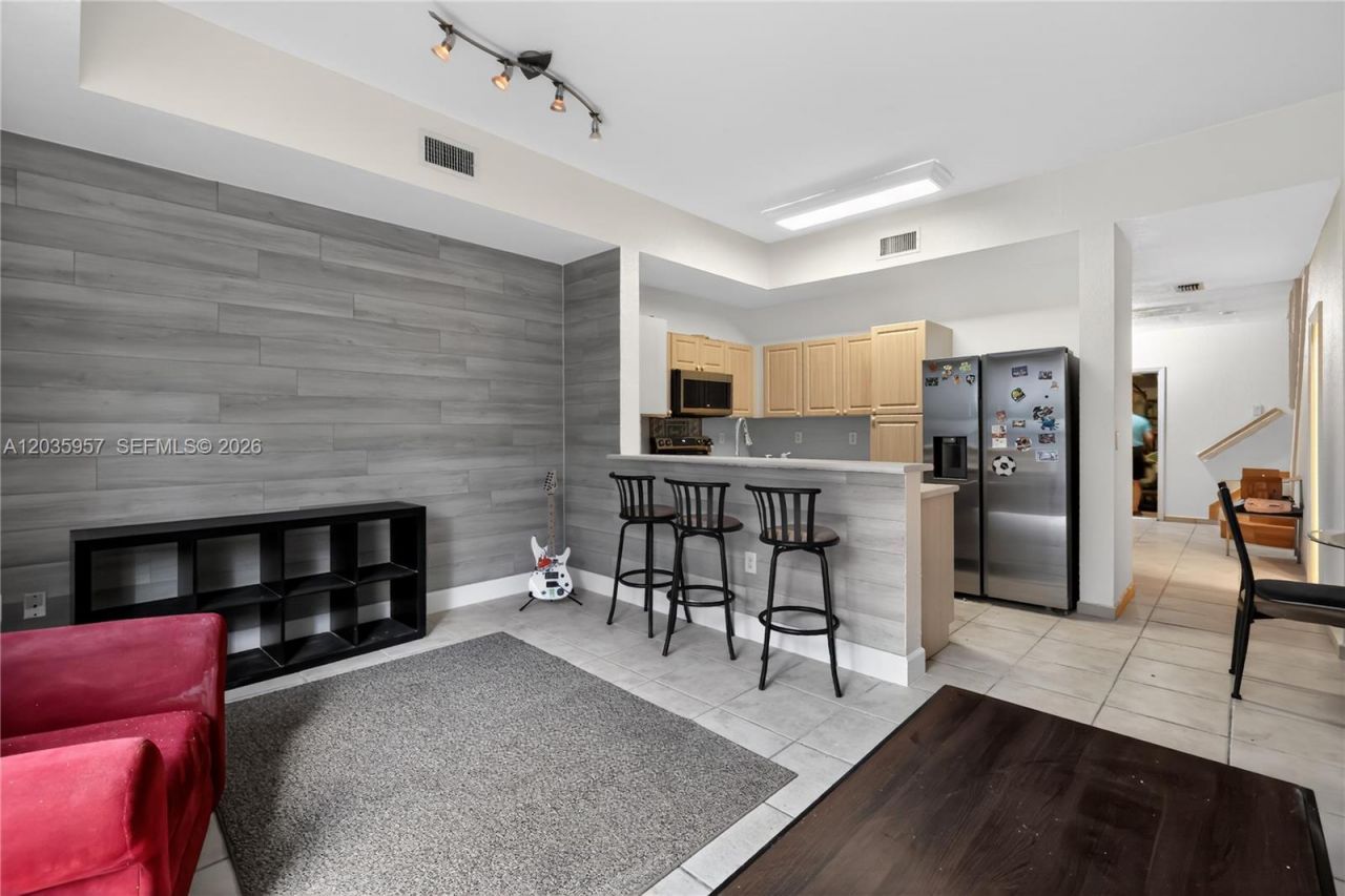 11042 NW 43rd Ter, Doral, FL 33178 Photo