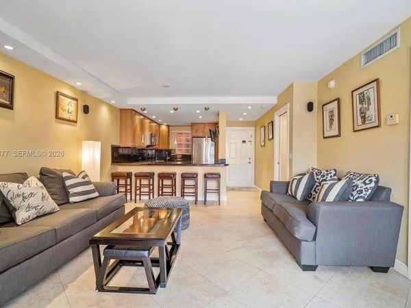 660 Tennis Club Dr, Unit 304, Fort Lauderdale, FL 33311