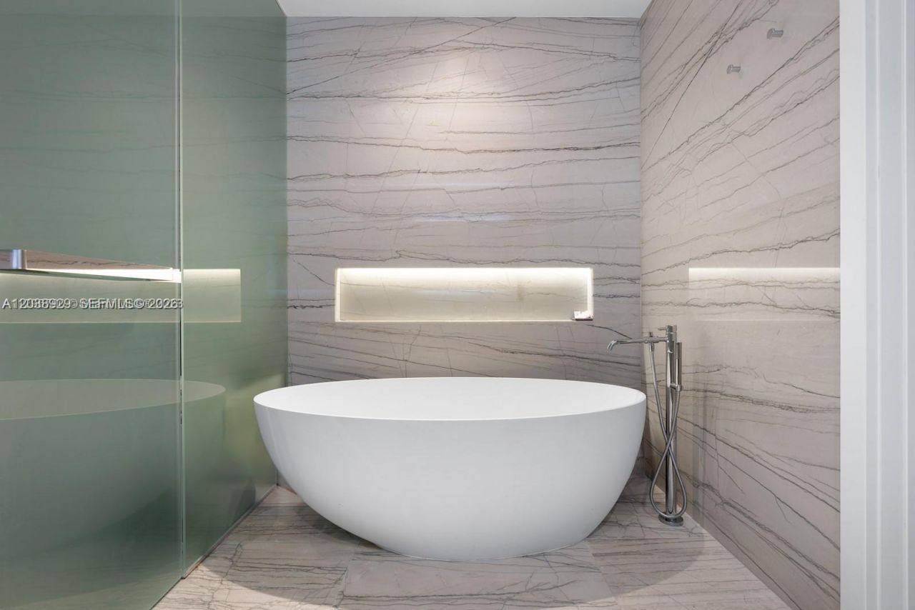 8701 Collins Ave , Unit 404, Miami Beach, FL 33154 Photo