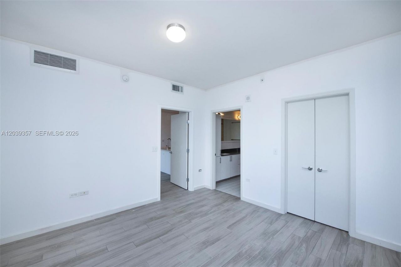 999 SW 1st Ave, Unit 2402, Miami, FL 33130 Photo