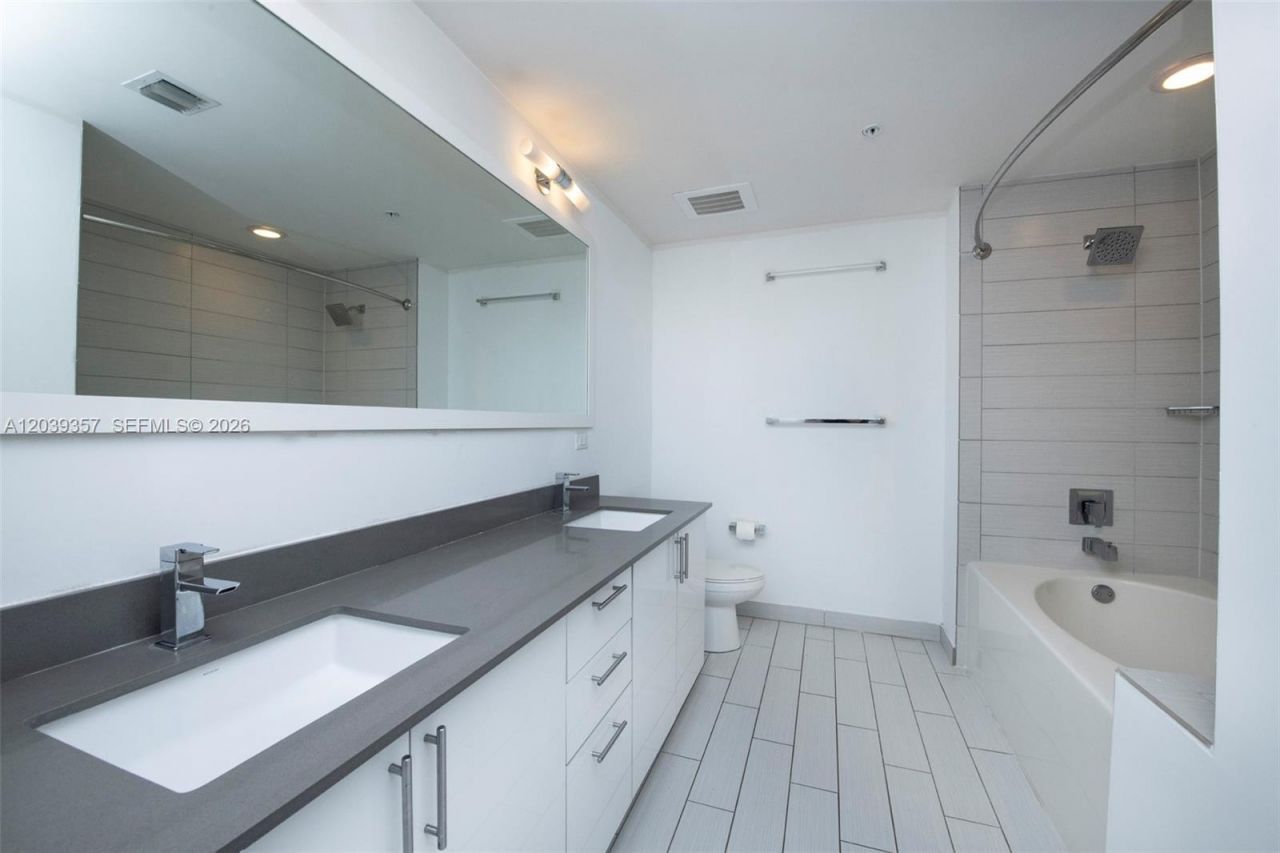 999 SW 1st Ave, Unit 2402, Miami, FL 33130 Photo