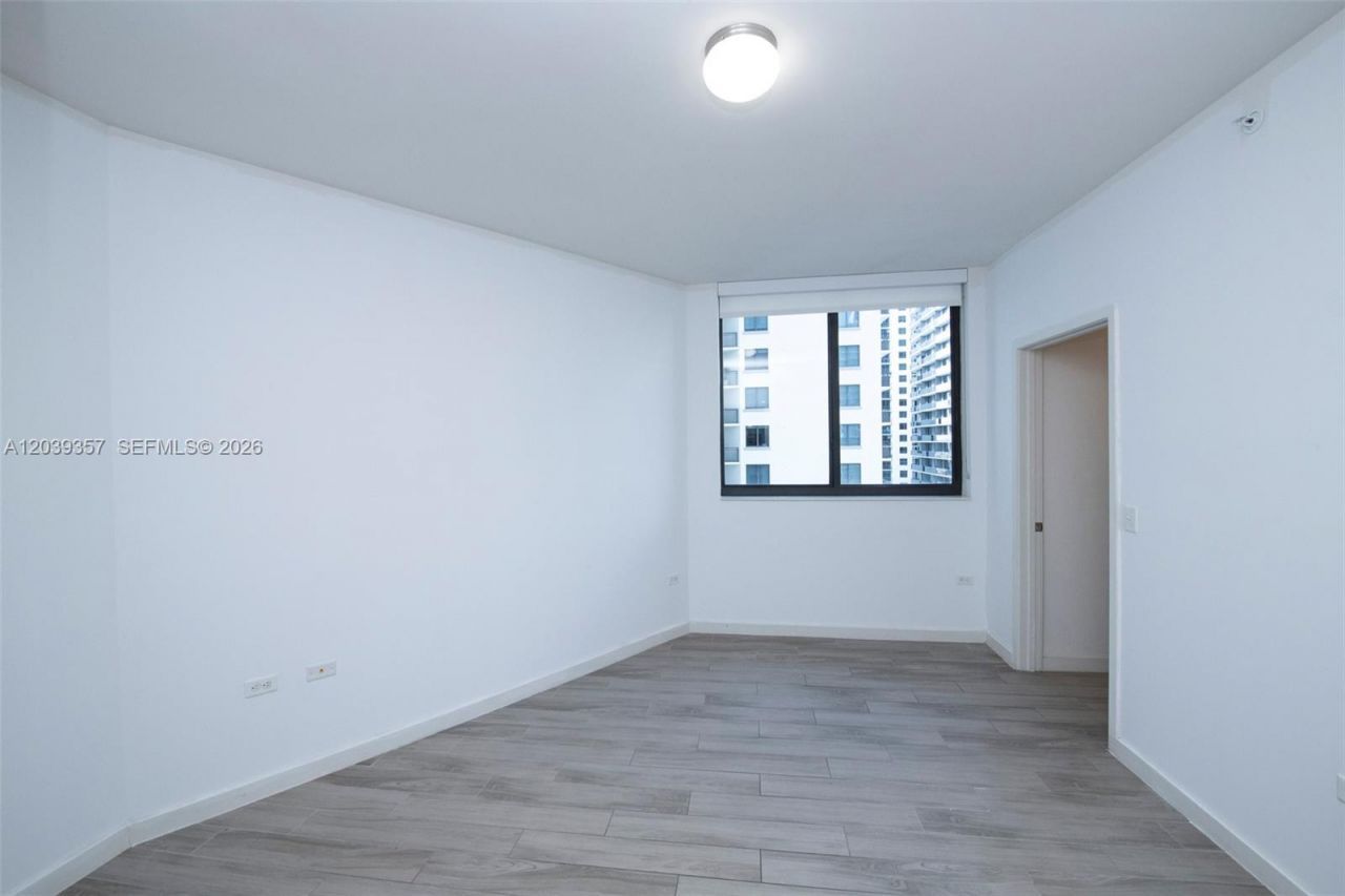 999 SW 1st Ave, Unit 2402, Miami, FL 33130 Photo