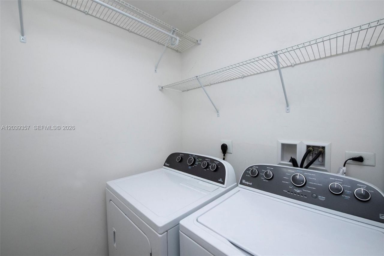 999 SW 1st Ave, Unit 2402, Miami, FL 33130 Photo