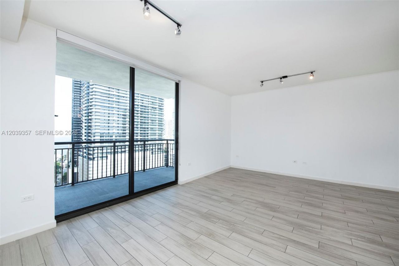 999 SW 1st Ave, Unit 2402, Miami, FL 33130 Photo