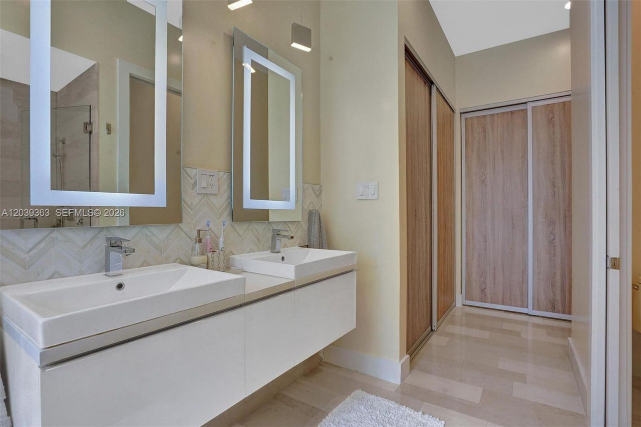 1529 Shoreline Way , Unit 1529, Hollywood, FL 33019 Photo