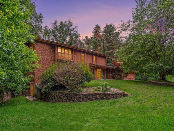 540 Roundtree Drive NE, Ada, MI 49301