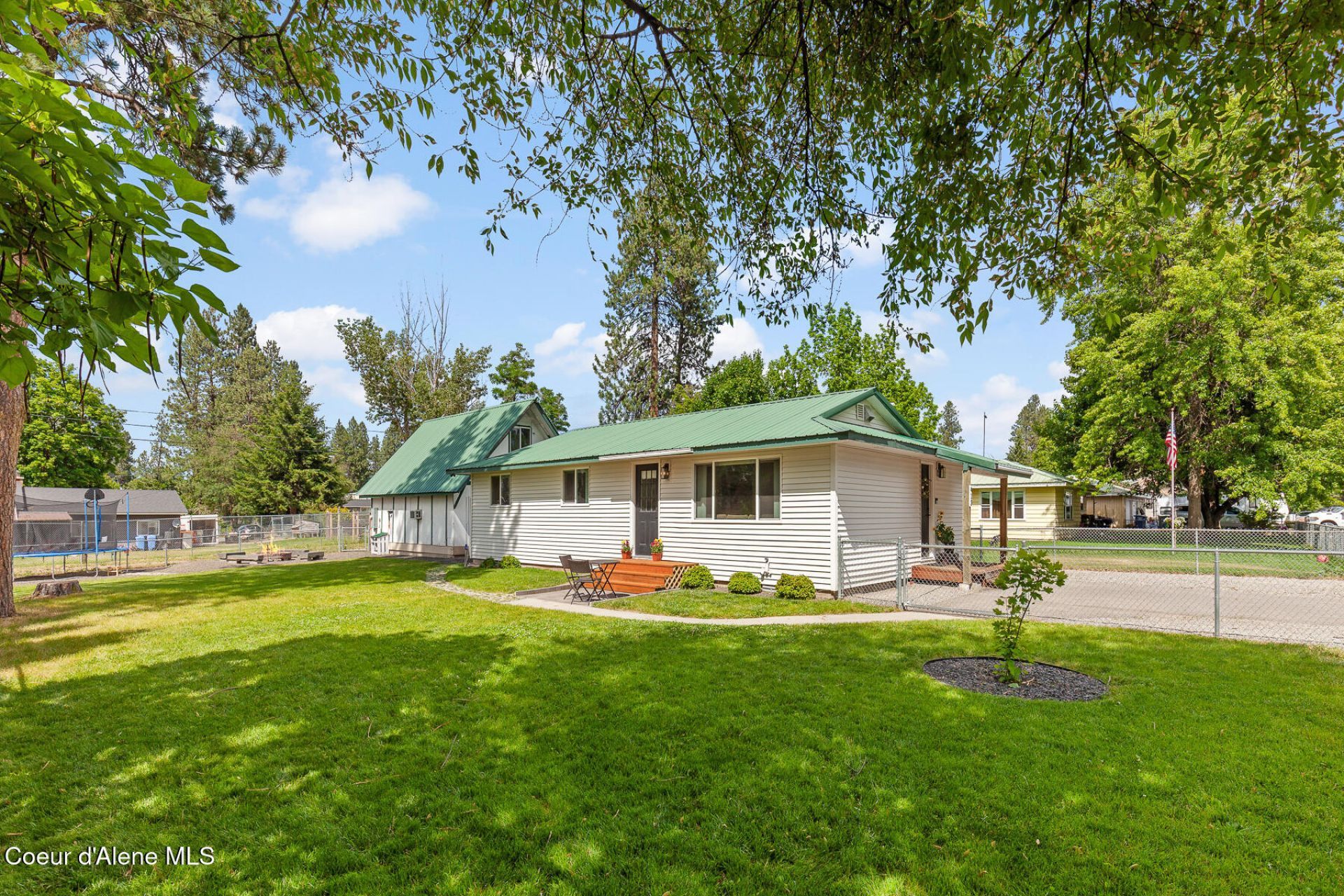 413 E 9th Ave, Post Falls, ID 83854 Main Photo
