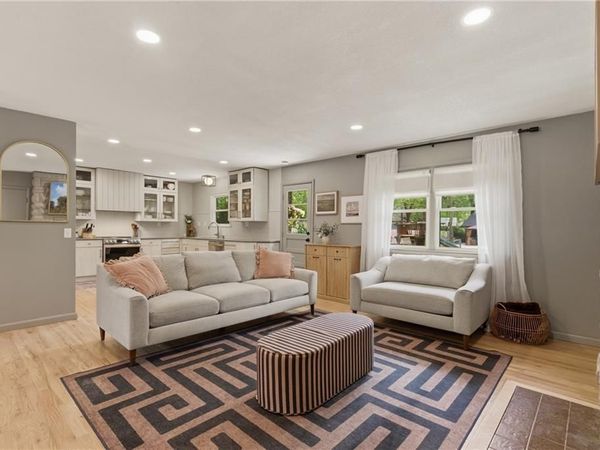 927 W 20th Terrace, Lawrence, KS 66046
