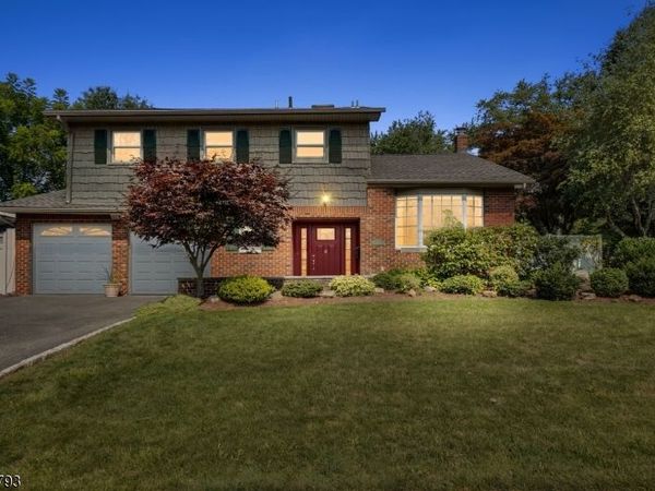6 Davenport Ave, Roseland, NJ 07068