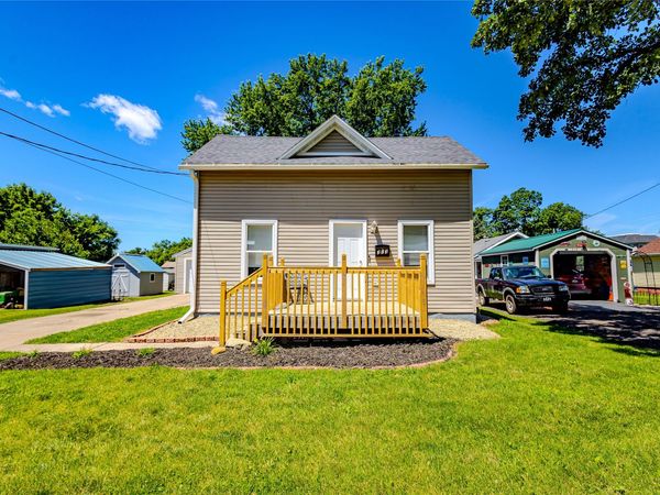 313 W 10th Street N, Newton, IA 50208