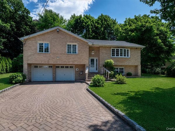 18 Carlyle Place, Hartsdale, NY 10530