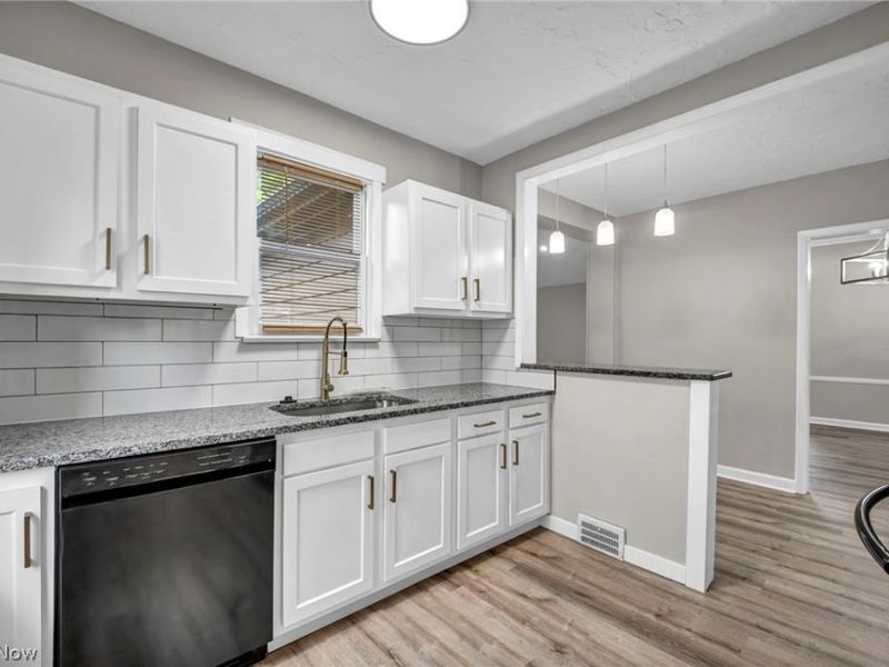 2496 Saybrook Road , University Heights, OH 44118 Photo 15