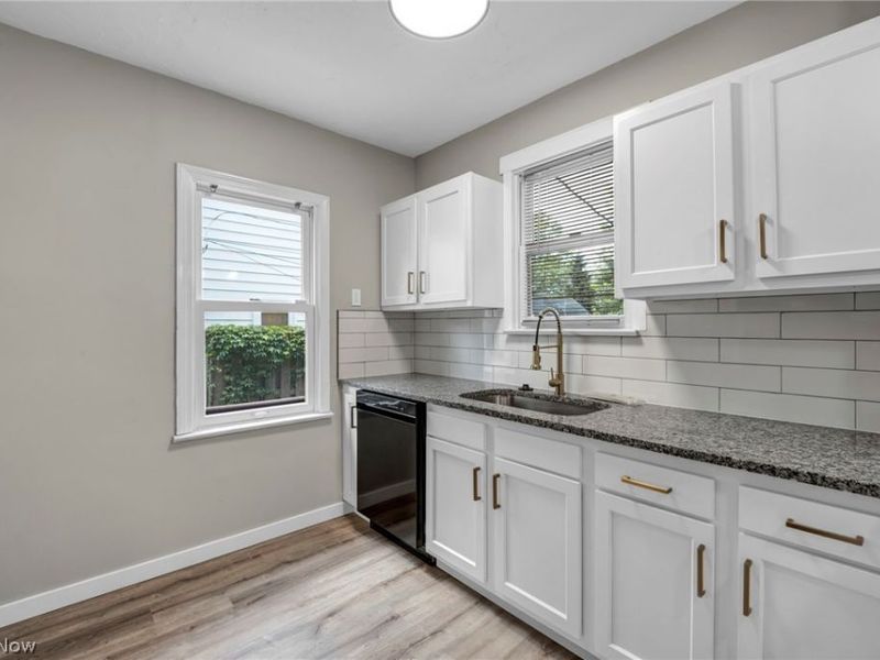 2496 Saybrook Road , University Heights, OH 44118 Photo 16