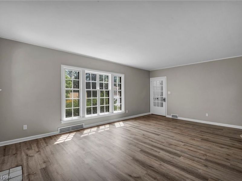 2496 Saybrook Road , University Heights, OH 44118 Photo 8