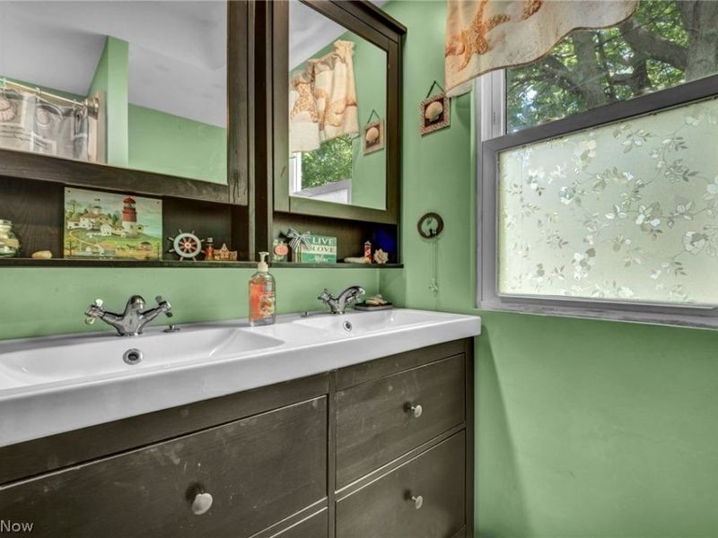 301 E 317th Street , Willowick, OH 44095 Photo 18